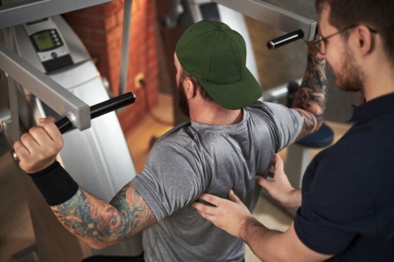 When to Choose a Personal Trainer Over a Group Class